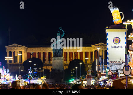 München, Munich : la bière Oktoberfest : Winzerer Fähndl - salle des fêtes de la bière Paulaner tente, Bavaria statue, Oberbayern, Upp Banque D'Images