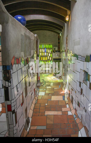 Les toilettes publiques, Hundertwasser Kawakawa, Nouvelle-Zélande Banque D'Images