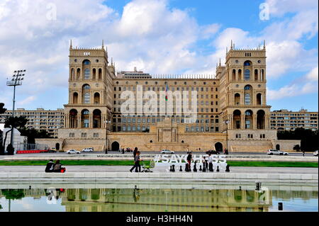 BAKU, Azerbaïdjan - 25 SEPTEMBRE : Façade de la maison du gouvernement de Bakou, le 25 septembre 2016. Bakou est un plus grand capital et cit Banque D'Images