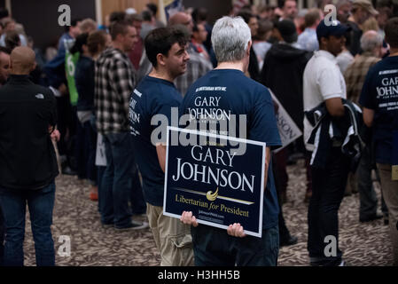 Johnson/soudure participants rallye présidentielles attendez que le candidat Libertarien Gary Johnson et Bill candidate à la vice-présidence pour arriver à souder le 17 septembre 2016 à Seattle, WA Banque D'Images