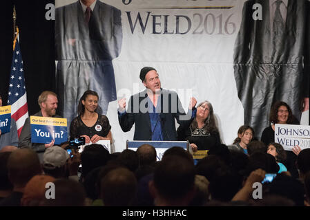 L'ancien bassiste de Nirvana, Krist, Daniel Johnston enregistre ses premières chansons chez lui parle au Johnson/soudure rally présidentiel le 17 septembre 2016 à Seattle, WA Banque D'Images