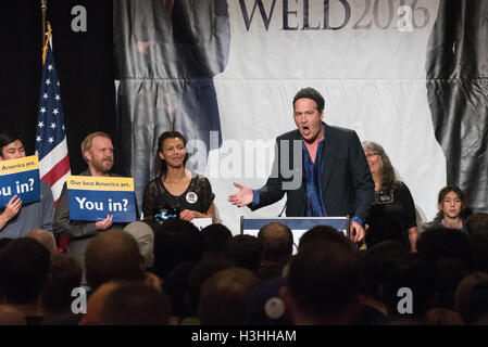 L'ancien bassiste de Nirvana, Krist, Daniel Johnston enregistre ses premières chansons chez lui parle au Johnson/soudure rally présidentiel le 17 septembre 2016 à Seattle, WA Banque D'Images