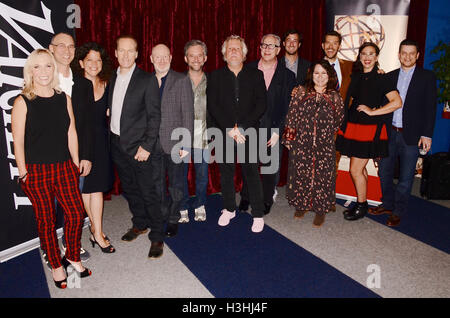 Marti Noxon, Joel Champs, Guest, Bob Odenkirk, Joe Weisberg, Scott Alexander, Larry Karaszewski, Alex Rubens, Carolyn Omine, Pete Huyck, Sarah Gertrude Shapiro et Alex Gregory assiste à la Sublime Primetime 2016 Réunion-débat avec l'écrivain en nomination Emmy Banque D'Images