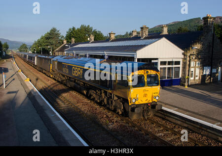 Caledonian sleeper proche gare kingussie Banque D'Images