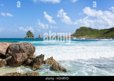 Anse des Châteaux avec les rochers de la Pointe des colibris, point le plus à l'Est de la Grande-Terre, Guadeloupe Banque D'Images