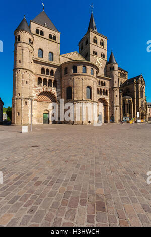 La cathédrale romane de Saint Pierre, la plus vieille cathédrale de Trèves, Allemagne Banque D'Images