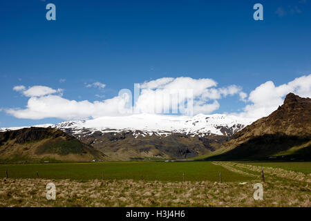 Eyjafjallajokull glacier et de terres agricoles l'islande Banque D'Images