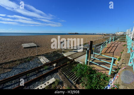 Front de mer de Brighton vue depuis l'extrémité est de Madère. Banque D'Images