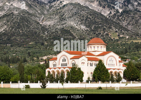 Monastère d'Agios Gerasimos, Céphalonie, avec en toile de fond Le Mont Ainos. Banque D'Images