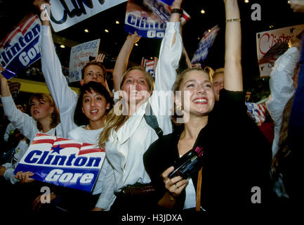 Canton, Ohio, USA, Octobre, 1992 Rassemblement pour la campagne démocrate William Clinton, Gouverneur de l'Arkansas Crédit : Mark Reinstein Banque D'Images