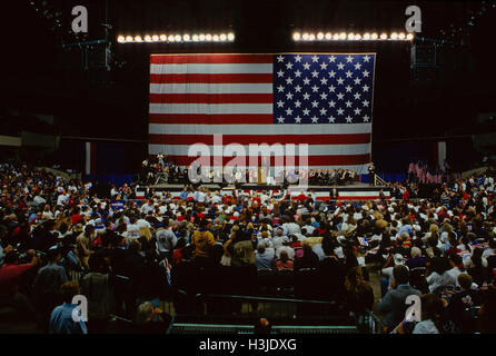 Canton, Ohio, USA, Octobre, 1992 Rassemblement pour la campagne démocrate William Clinton, Gouverneur de l'Arkansas Crédit : Mark Reinstein Banque D'Images