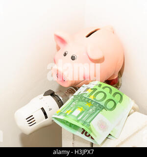 Concept Piggy, la valve sur le radiateur pour économiser de l'énergie et de l'argent Banque D'Images