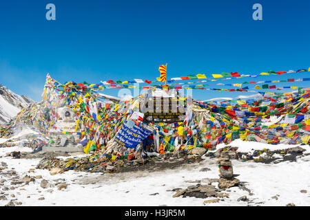 Thorong La pass 5416m, plus haut sommet de l'Annapurna trek circuit. Banque D'Images