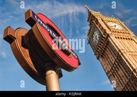 Big Ben et le London Underground Sign, Westminster, London, England, UK Banque D'Images