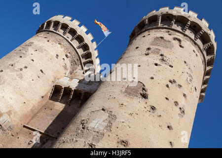 Torres de Quart (tours de Quart) à l'entrée de la vieille ville de Valence Banque D'Images
