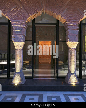 Vue vers sa salle à manger au crépuscule. À Baradari City Palace, Jaipur, Inde. Architecte : Studio Lotus , 2016. Banque D'Images