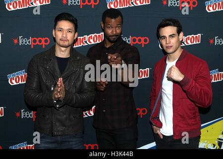 New York, USA. 8 octobre, 2016. Shadowhunters au 'Shadowhunters » au cours de la New York Comic Con 2016 à Javitz Center le 8 octobre 2016 à New York. Crédit : Diego Corredor/Media Punch Banque D'Images