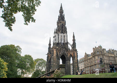 Edinburgh, Scotland UK, samedi 8 octobre 2016. Le Scott Monument situé sur Princes Street se visite et offre une vue magnifique depuis le haut. © InfotronTof/Alamy Live News Banque D'Images