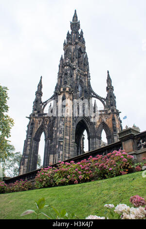 Edinburgh, Scotland UK, samedi 8 octobre 2016. Le Scott Monument situé sur Princes Street se visite et offre une vue magnifique depuis le haut. © InfotronTof/Alamy Live News Banque D'Images