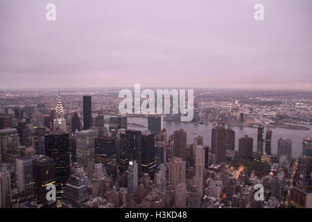 New York, USA. Sep 29, 2016. Vue sur New York à l'aube de l'Empire State Building à New York, USA, 29 septembre 2016. Photo : Christina Horsten/dpa/Alamy Live News Banque D'Images