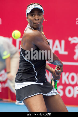 Hong Kong. 10 Oct, 2016. Venus Williams lors de son match contre Risa Ozaki du Japon dans l'ouverture ronde de Hong Kong Open Tennis tournoi WTA. Venus Williams a remporté le match 64, 61 : Crédit Jayne Russell/ZUMA/Alamy Fil Live News Banque D'Images