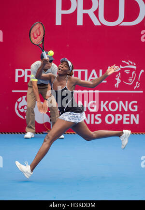 Hong Kong. 10 Oct, 2016. Venus Williams lors de son match contre Risa Ozaki du Japon dans l'ouverture ronde de Hong Kong Open Tennis tournoi WTA. Venus Williams a remporté le match 64, 61 : Crédit Jayne Russell/ZUMA/Alamy Fil Live News Banque D'Images