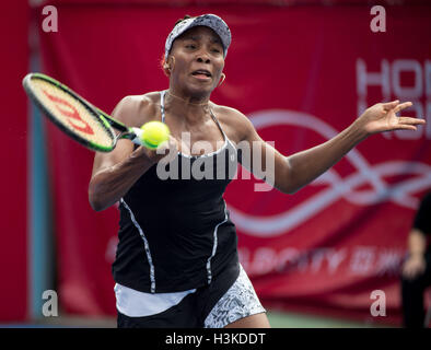 Hong Kong. 10 Oct, 2016. Venus Williams lors de son match contre Risa Ozaki du Japon dans l'ouverture ronde de Hong Kong Open Tennis tournoi WTA. Venus Williams a remporté le match 64, 61 : Crédit Jayne Russell/ZUMA/Alamy Fil Live News Banque D'Images