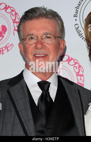 Los Angeles, CA. 8 octobre 2016. LOS ANGELES - OCT 8 : Alan Thicke au carrousel de l'espoir 2016 Bal à l'hôtel Beverly Hilton le 8 octobre 2016 à Beverly Hills, CA au niveau des arrivées pour le Carrousel 2016 d'espoir - Partie 2, Beverly Hilton Hotel, Los Angeles, CA, le 8 octobre 2016. © Priscille Grant/Everett Collection/Alamy Live News Banque D'Images