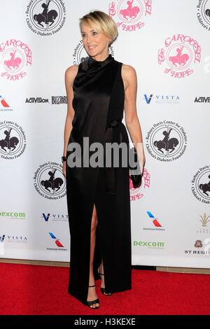 Los Angeles, CA. 8 octobre 2016. Sharon Stone aux arrivées pour le carrousel de l'espoir 2016 Ball, Beverly Hilton Hotel, Los Angeles, CA, le 8 octobre 2016. © Priscille Grant/Everett Collection/Alamy Live News Banque D'Images