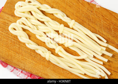 Fromage de chaîne en forme de petites tresses (Korbaciky) Banque D'Images