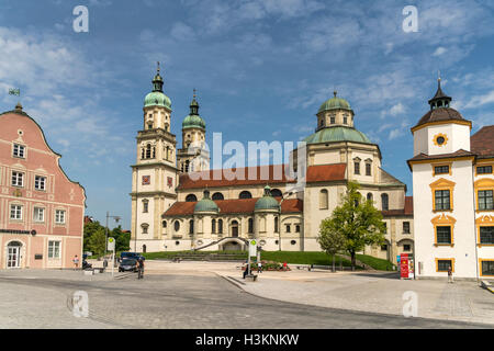 Hildegarde square avec les Duke-Abbots' Residence et l'église Saint-Jean de Latran, Lorenz, Kempten Allgäu, Bavière, Allemagne Banque D'Images