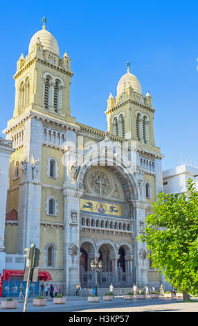 La cathédrale catholique de St Vincent de Paul situé à la place de l'indépendence de la ville nouvelle de Tunis. Banque D'Images