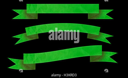 Ruban vert 3 bannières pour votre texte sur fond noir. Banque D'Images
