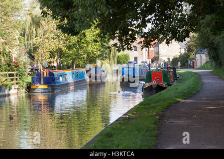 Kennet et Avon canal, Bradford on Avon, Wiltshire, Angleterre, Royaume-Uni Banque D'Images