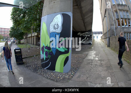 Scènes de rue de Glasgow murales d'art reflétant les mods du garçon et fille dans la photo Banque D'Images