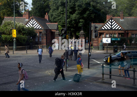 Great Western Road junction et Byres Road près de Botanic Gardens Situé dans un parc dans le West End de Glasgow Banque D'Images