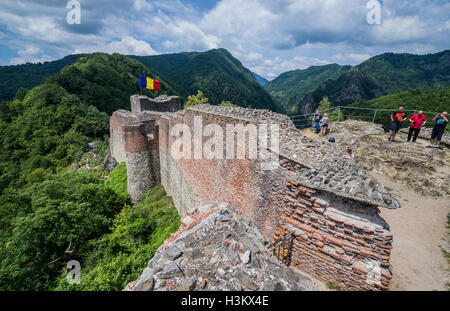 Aussi appelé Château Poenari Poenari Citadelle sur plateau du mont Cetatea, Roumanie, un des principaux forteresse de Vlad III Empaleur Banque D'Images