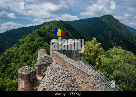 Aussi appelé Château Poenari Poenari Citadelle sur plateau du mont Cetatea, Roumanie, un des principaux forteresse de Vlad III Empaleur Banque D'Images