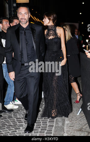 Milan, Italie. 24 Septembre, 2016. Raoul Bova et Rocio Munoz Morales arrivant à l'amfAR Milano partie au la permanente. Banque D'Images