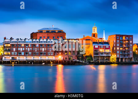 Portsmouth, New Hampshire, USA ville skyline sur la rivière Piscataqua. Banque D'Images