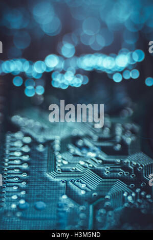 L'information Données, puce de la carte mère s'allume en fibre optique Banque D'Images