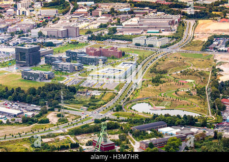 La vue sur le quartier ThyssenKrupp, industrie de l'acier la compagnie Siège trimestre et parc paysager Parc Krupp, Essen, Allemagne Banque D'Images