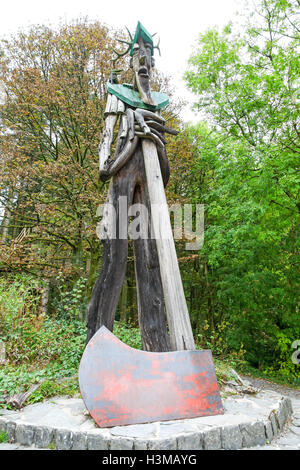 'Ancien Forester II" d'une sculpture de David Kemp, 1982. Grizedale Forest, parc National de Lake District, Cumbria, Angleterre Banque D'Images