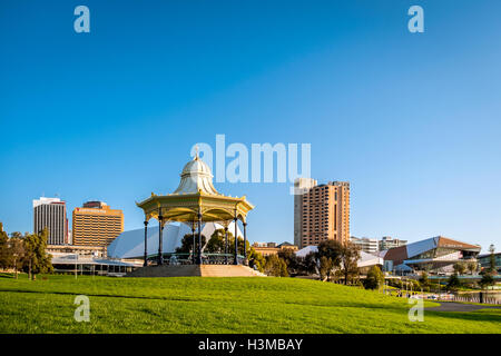 Adelaide, Australie - le 11 septembre 2016 : Adelaide Festival Elder Park dans le centre-ville par un beau jour. Banque D'Images