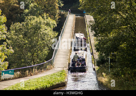 Llangollen Canal à Chirk Aqueduct et viaduc Banque D'Images