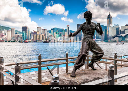 Hong Kong, Chine - le 22 août 2011 : le mémorial de Bruce Lee dans l'Avenue des Stars. Banque D'Images