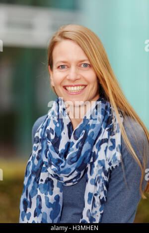 Belle femme, portrait de plein air d'automne Banque D'Images