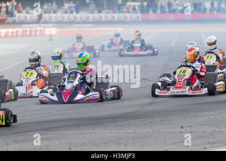 Adria, Rovigo (Italie) - 1 octobre 2016 Karting : se préparer à quitter la grille au début lors de la première course à l'Adria Karting Banque D'Images