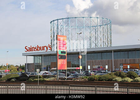 Sur le magasin Sainsbury's Purley Way, Croydon, Royaume-Uni. Une importante zone commerciale à l'extérieur de la ville dans le sud de Londres, au Royaume-Uni. Banque D'Images