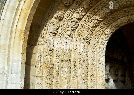 Détail de la sculpture dans le porche sud de l'abbaye de Malmesbury, Malmesbury, Wiltshire, Angleterre, Royaume-Uni Banque D'Images